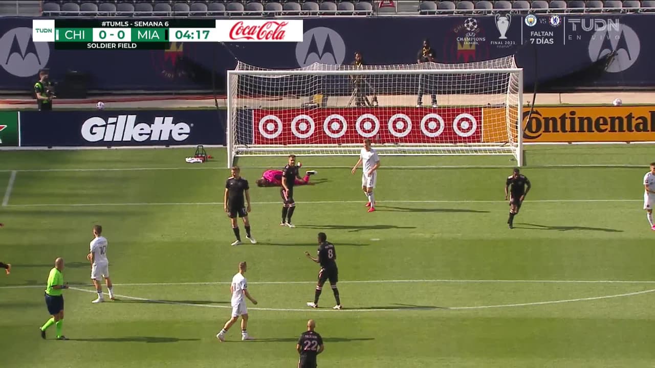 ¡TIRO ATAJADO! disparo por Álvaro Medrán.