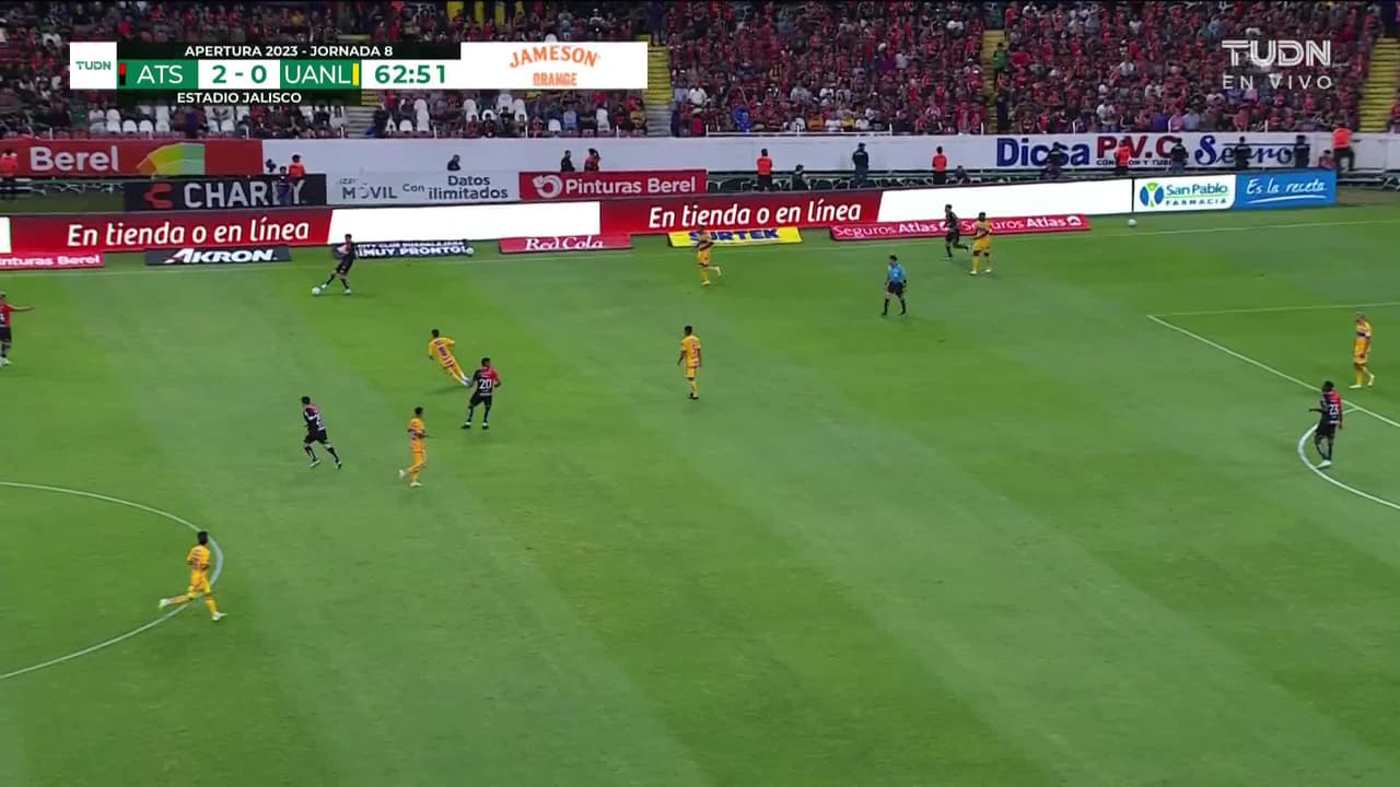 ¡TIRO ATAJADO! disparo por Juan Zapata.