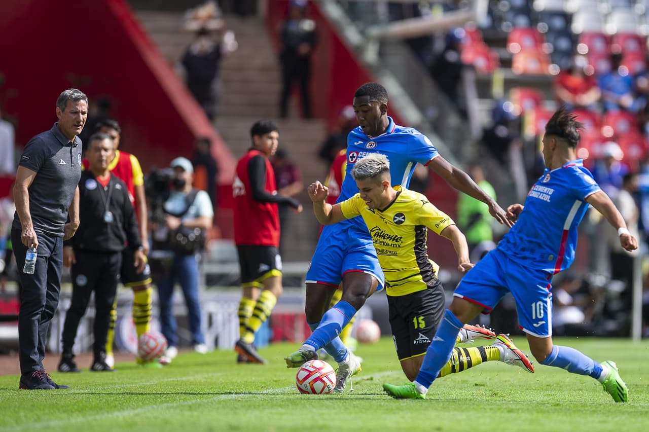 Cruz Azul logró un importante triunfo ante Mazatlán y se mantiene en la pelea por un boleto al Repechaje del Apertura 2022.