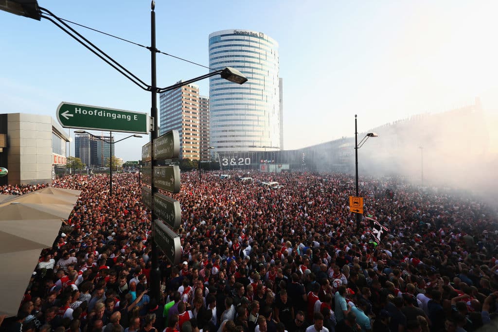 Amsterdam se contagió con intensidad de la fiesta de la Champions League, a la que espera volver en fase de grupos.