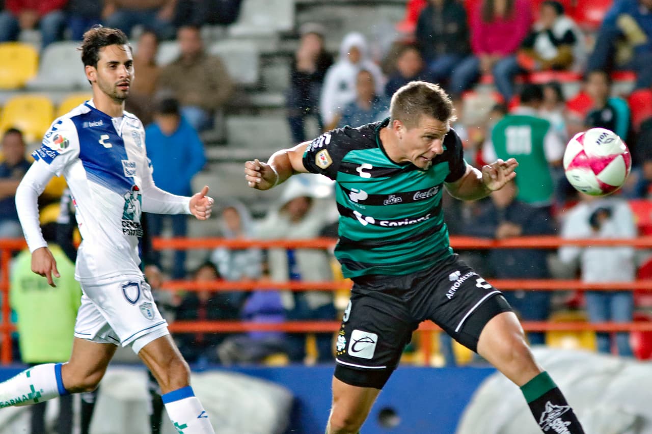 <b>Lo mejor: </b>el delantero de Santos, Julio Furch, continúa en plan grande y marcó su décimo gol del torneo en el empate de su escuadra ante el Pachuca.