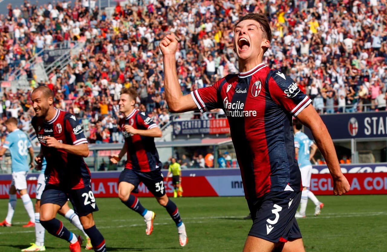 El Lazio cayó este domingo en su visita al Bolonia en el estadio Renato Dall'Ara y fue goleadoo 0-3 durante la séptima jornada de la Serie A italiana. El equipo de Maurizio Sarri no pudo contener los goles de Musa Barrow, Arthur Theate y Aaron Hickey.