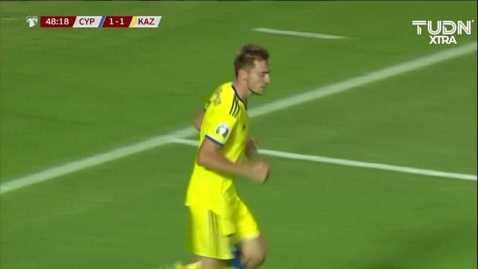 Tiro desviado de Yan Vorogovskiy