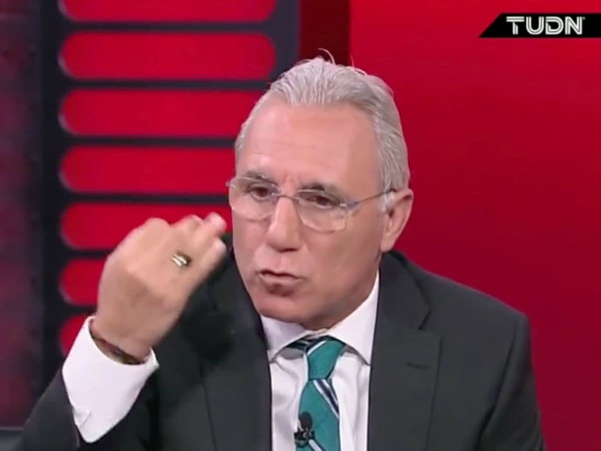 Stoichkov: "Fidalgo no jugará cinco juegos seguidos de titular"