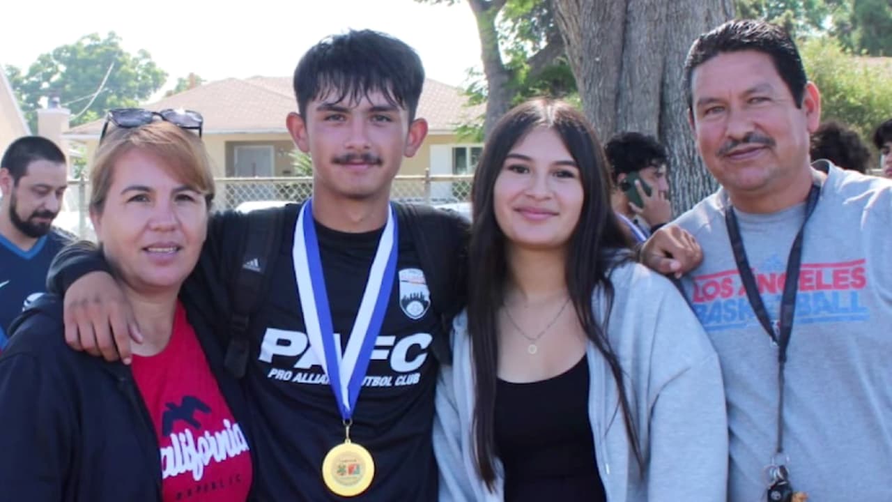 Su sueño es jugar con las Chivas de Guadalajara: conoce a Alejandro Lara, una joven promesa del fútbol