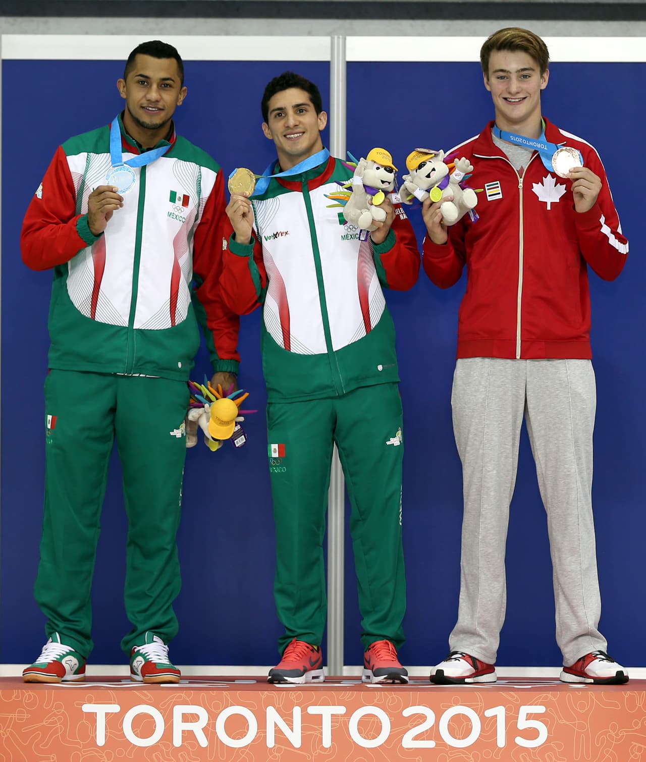 Los mexicanos Rommel Pacheco y Jahir Ocampo hicieron el 1-2 en la prueba de clavados del trampolín de tres metros en los Juegos Panamericanos Toronto 2015, seguidos del canadiense Philippe Gagné.