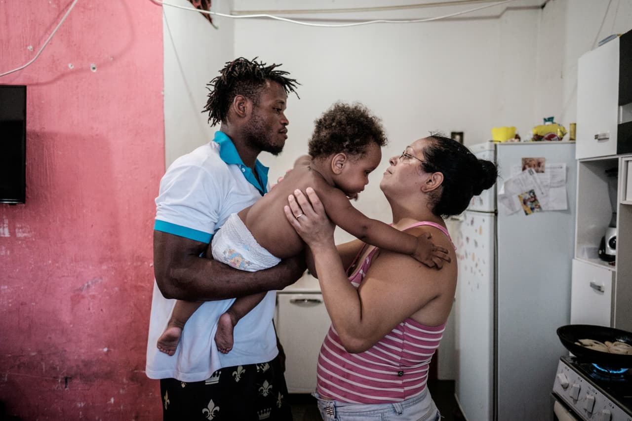 Misenga estudia portugués en Río de Janeiro con su compañero de refugiados de la RD del Congo y atleta Yolande Buskas Mabika. Misenga y Mabika ahora viven en Brasil.