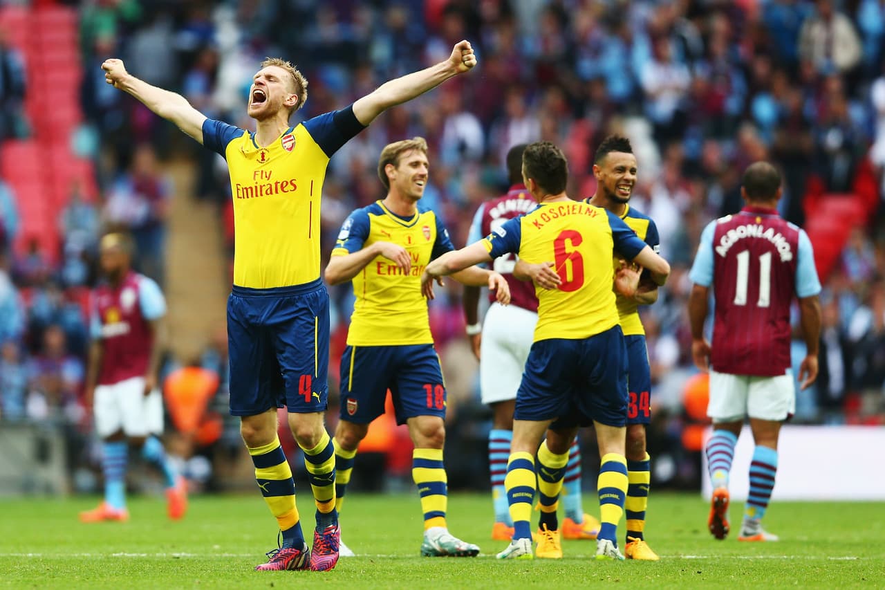 Los Gunners destrozaron al Aston Villa para alzar la Copa de Inglaterra.