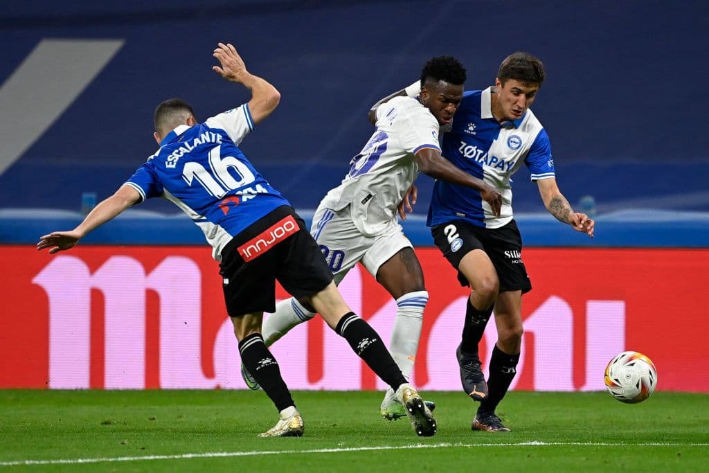 Real Madrid se quita el sabor amargo del martes pasado y golean 3-0 al Alavés en el Santiago Bernabéu.