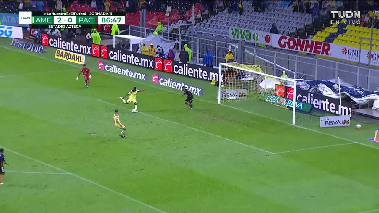¡GOL!  anota para América. Julián Quiñones