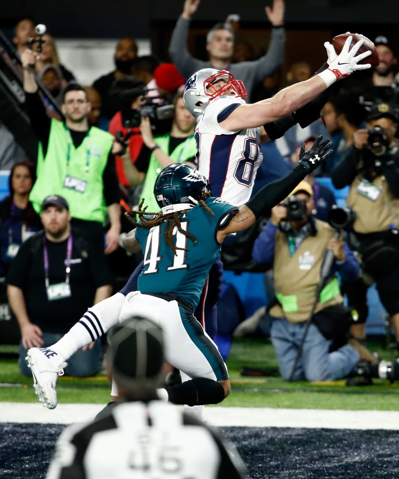 ¡Así fue la anotación de Gronkowski! Con 10 minutos en el 4° cuarto, los Patriots toman la ventaja por primera vez en el Super Bowl LII.