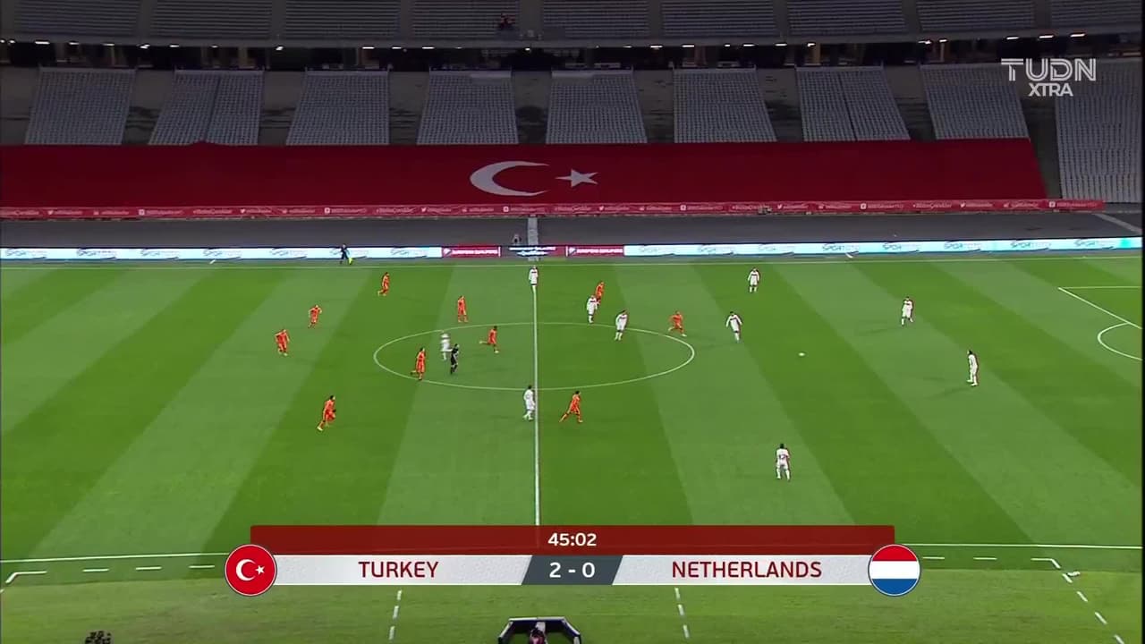 ¡Ya es goleada! Hakan Calhanoglu marca el 3-0 sobre Holanda