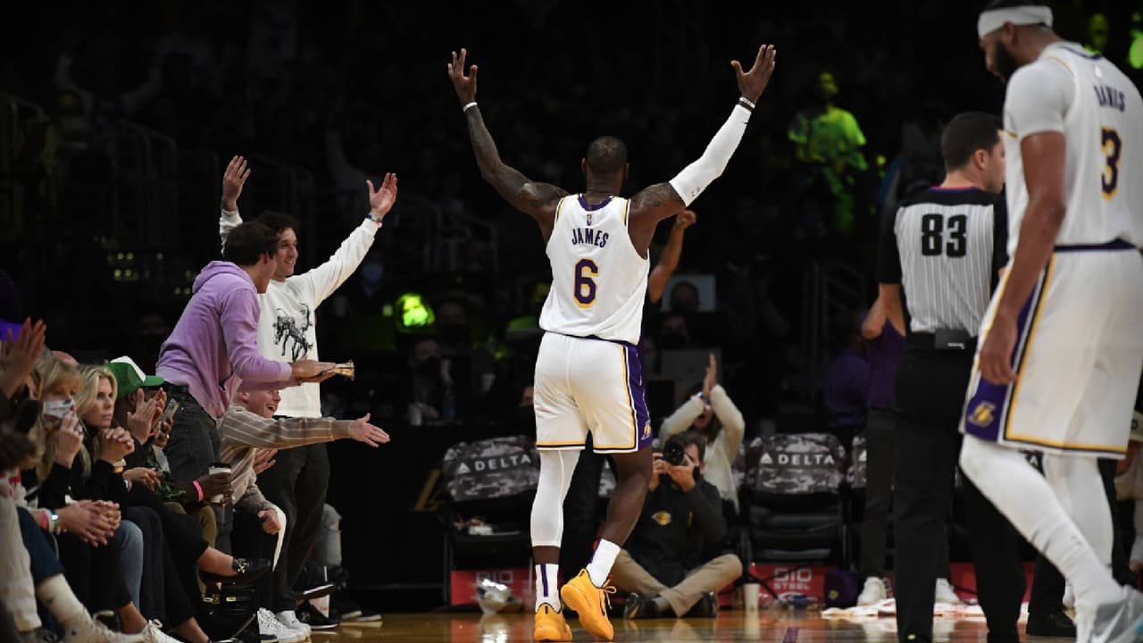 LeBron James guía a Lakers a gran victoria contra Pistons