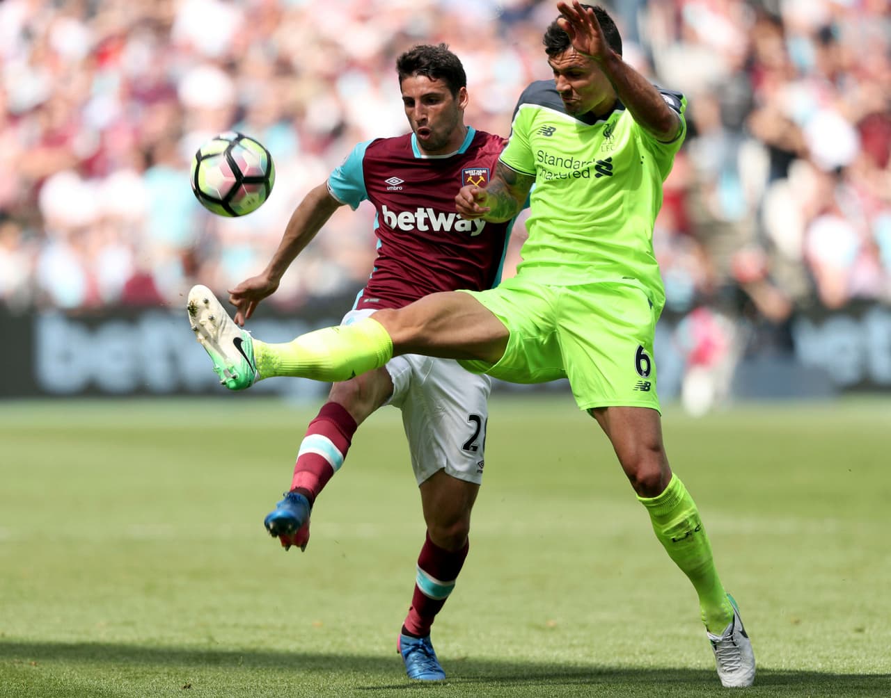 2016-2017: el argentino Jonathan Calleri tuvo un paso discreto por West Ham y apenas anotó un gol en 17 partidos. Uno de los grandes fiascos de la pasada Premier League.