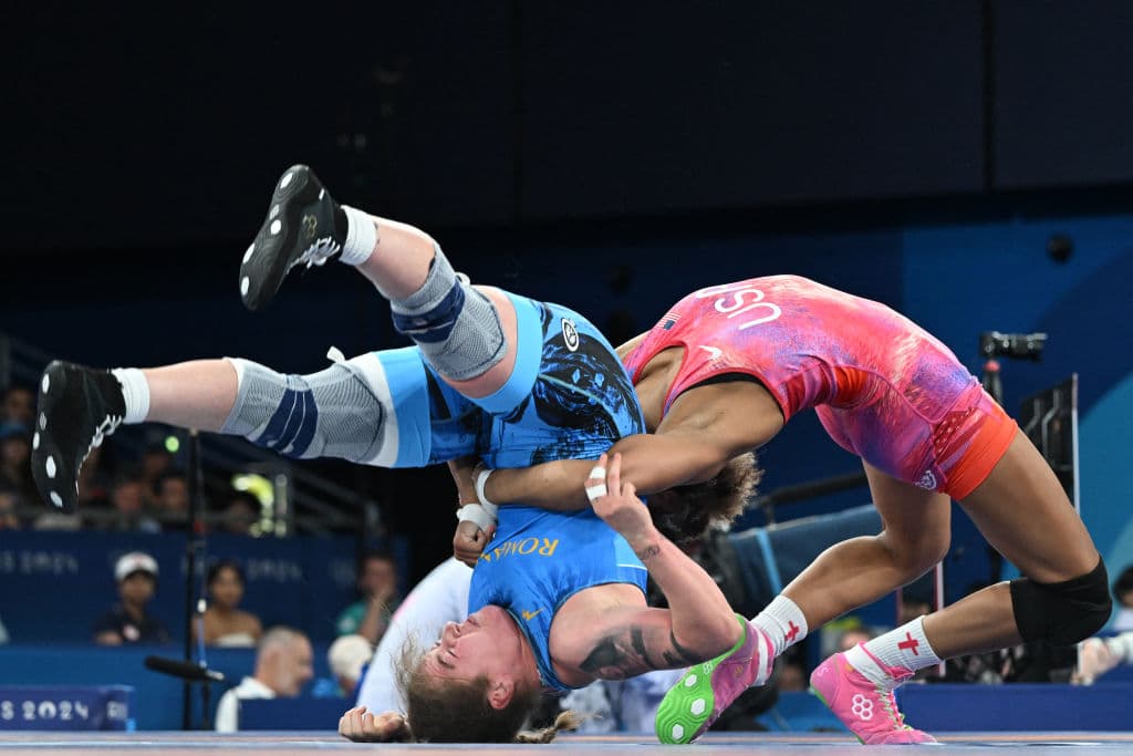 Luchadora debe ser retirada en camilla y con collarín tras terrible caída