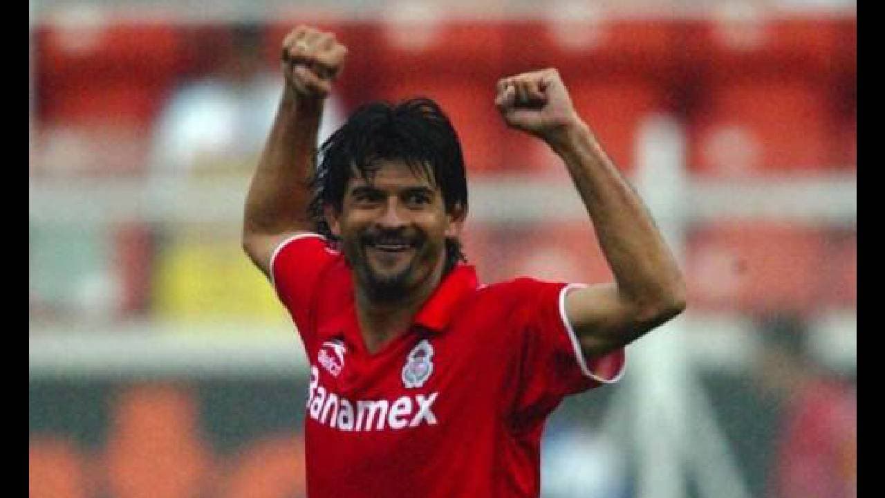 En la década de los 90, el futbol mexicano vivió el nacimiento de la leyenda guaraní.