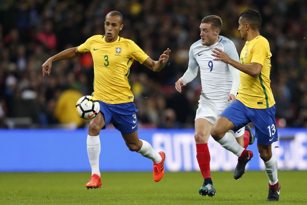 Inglaterra mostró iniciativa, pero sin mayor éxito ante una defensa como la de Brasil que ha mostrado ser muy segura.