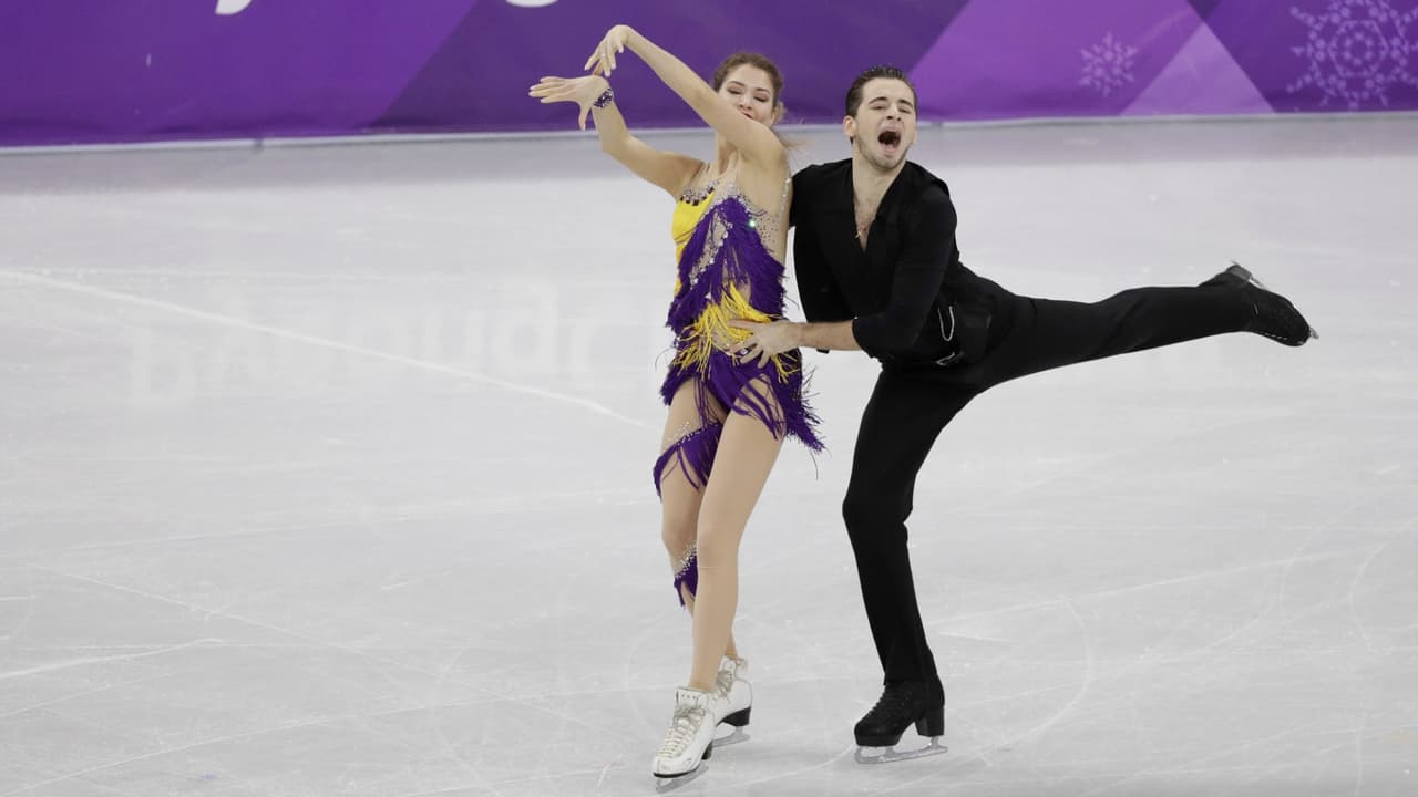 Alexandra Nazarova y Maxim Nikitin tuvieron una rutina con ritmos latinos.