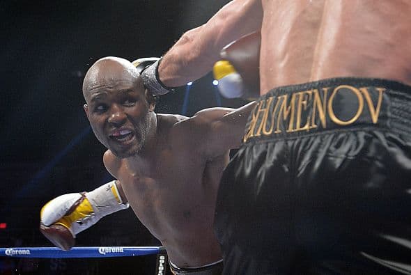 Hopkins se puso el sobrenombre de The Alien por seguir peleando a buen nivel a pesar de sus 49 años.