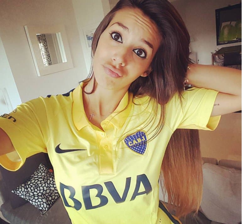 Majo es una bella argentina que siempre se ha declarado fan de Boca Juniors y que enamoró al ex jugador de River Plate, Lucas Ocampos, quien ahora milita en el Marsella.