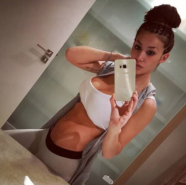 Majo es una bella argentina que siempre se ha declarado fan de Boca Juniors y que enamoró al ex jugador de River Plate, Lucas Ocampos, quien ahora milita en el Marsella.