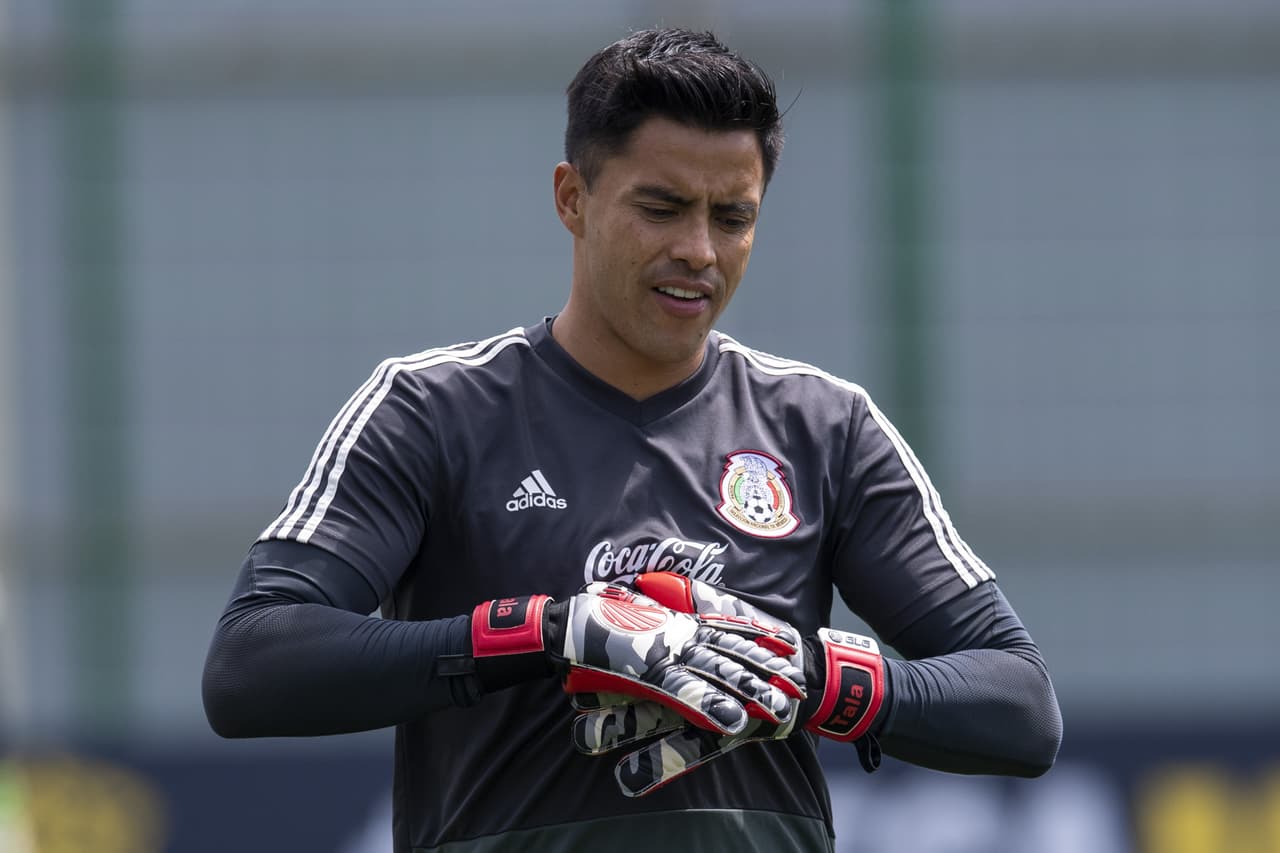 Anuncian baja de Talavera por lesión y Acevedo será titular vs Chile