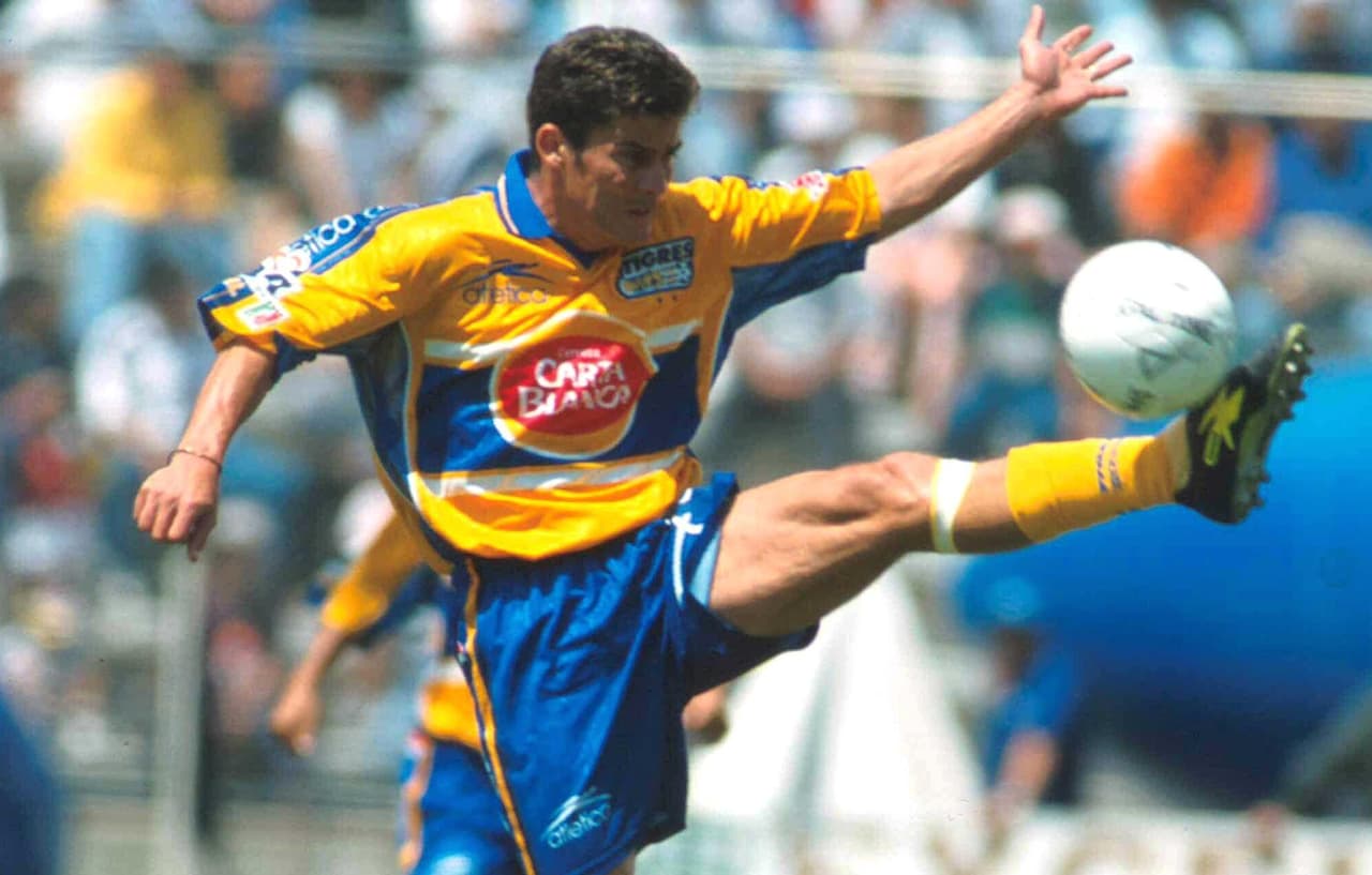 Ramírez, luego de un paso sin mayor impacto por América, llegó a Tigres en 2003 y con el equipo felino no podría desplegar la misma capacidad que con Chivas. No logró títulos.