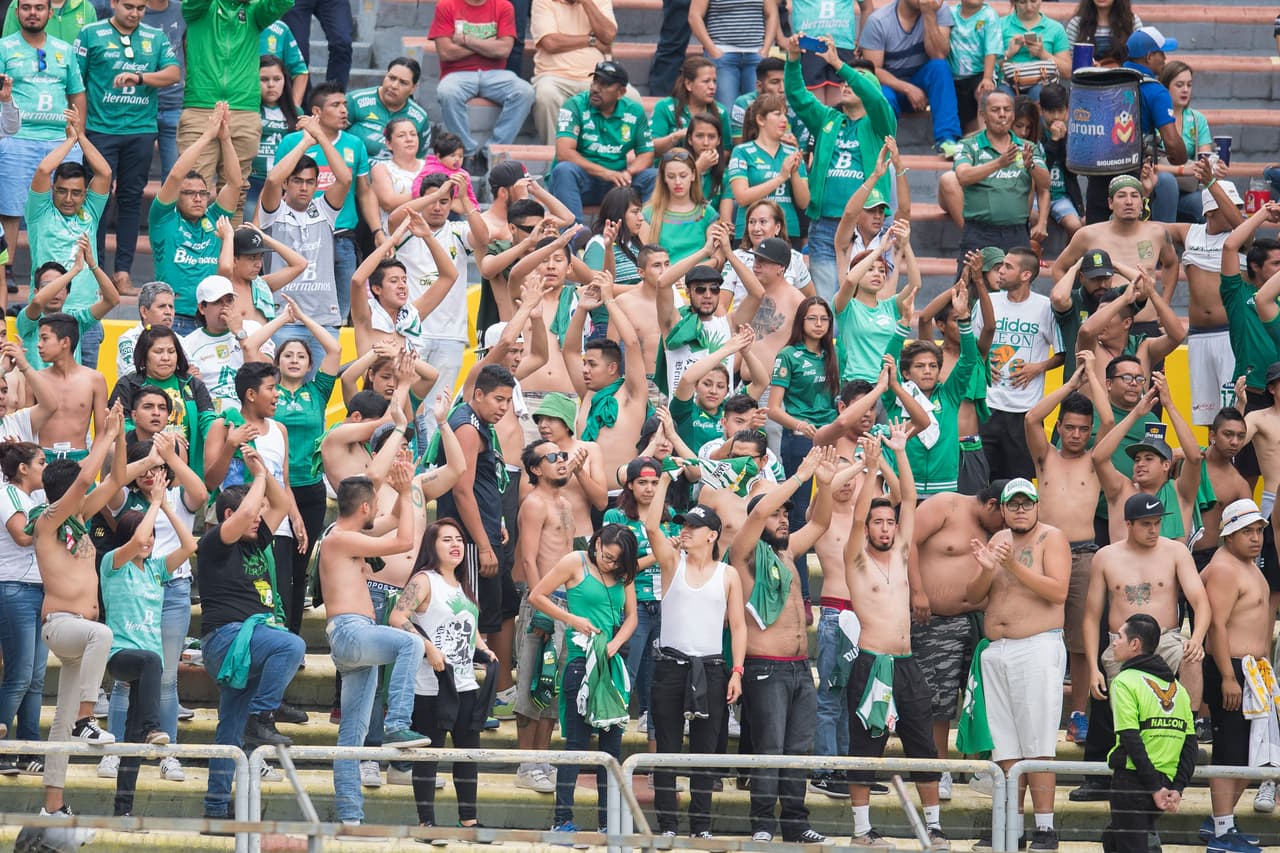 Aficiones de ambos equipos se dieron citapara disfrutar del encuentro.