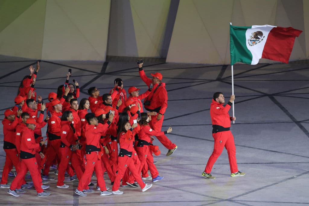 "Soy muchacho provinciano", de Chacalón se escucha en el Estadio Nacional cuando desfila la delegación de México al mando de Jorge Orozco.