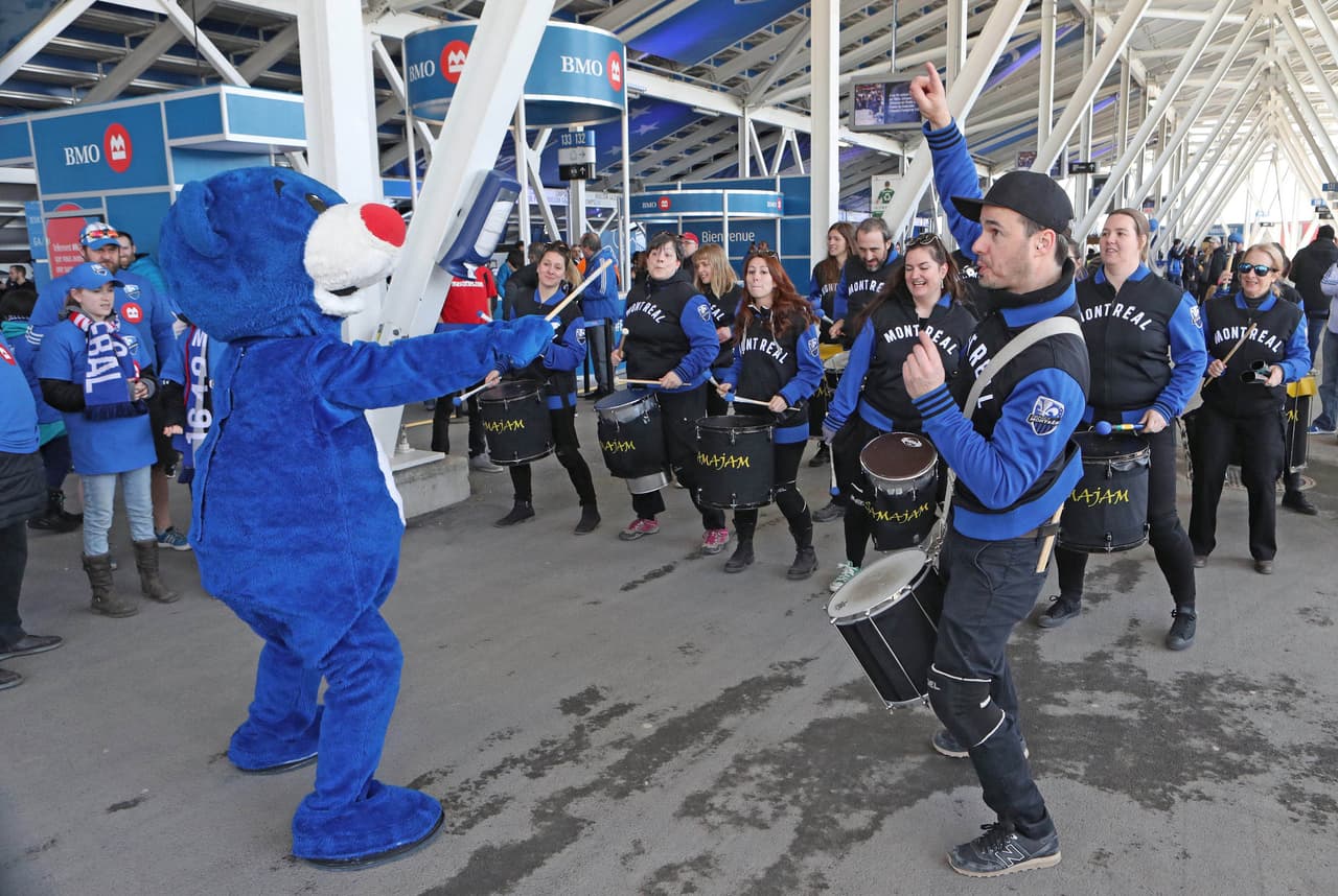 La fiesta en el Saputo Stadium se armó desde muy temprano, con los fanáticos listos para vivir un gran duelo.