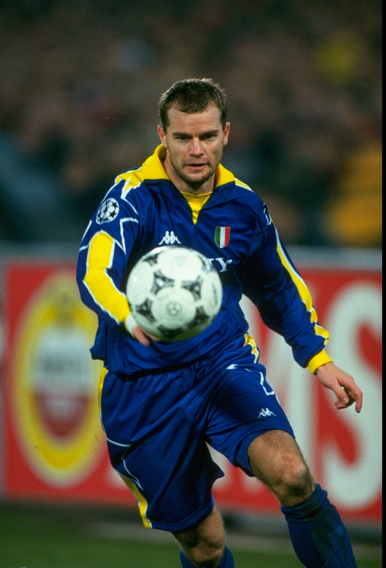 La siguiente aparición del conjunto de Turín en una final se dio en el torneo 95-96 y fue ante el Ajax holandés. En esa oportunidad el marcador quedó igualado a un gol y todo debió definirse en los tiros penales a favor de los del Calcio.