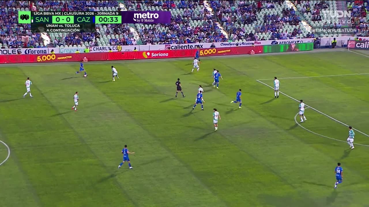 Arranca el partido y la pelota está en juego.