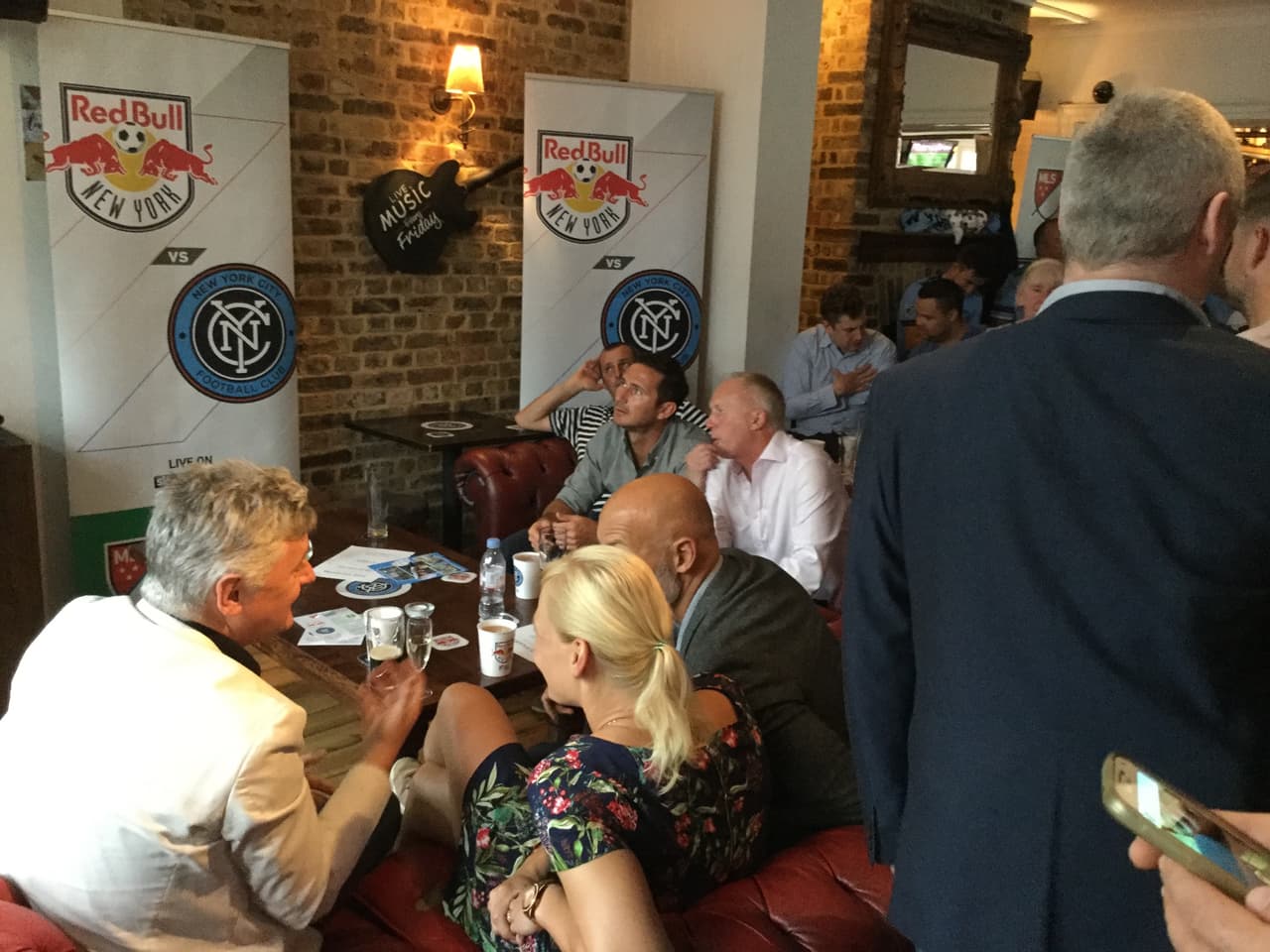 Frank Lampard viendo el Clásico de Nueva York en Londres 
<br>