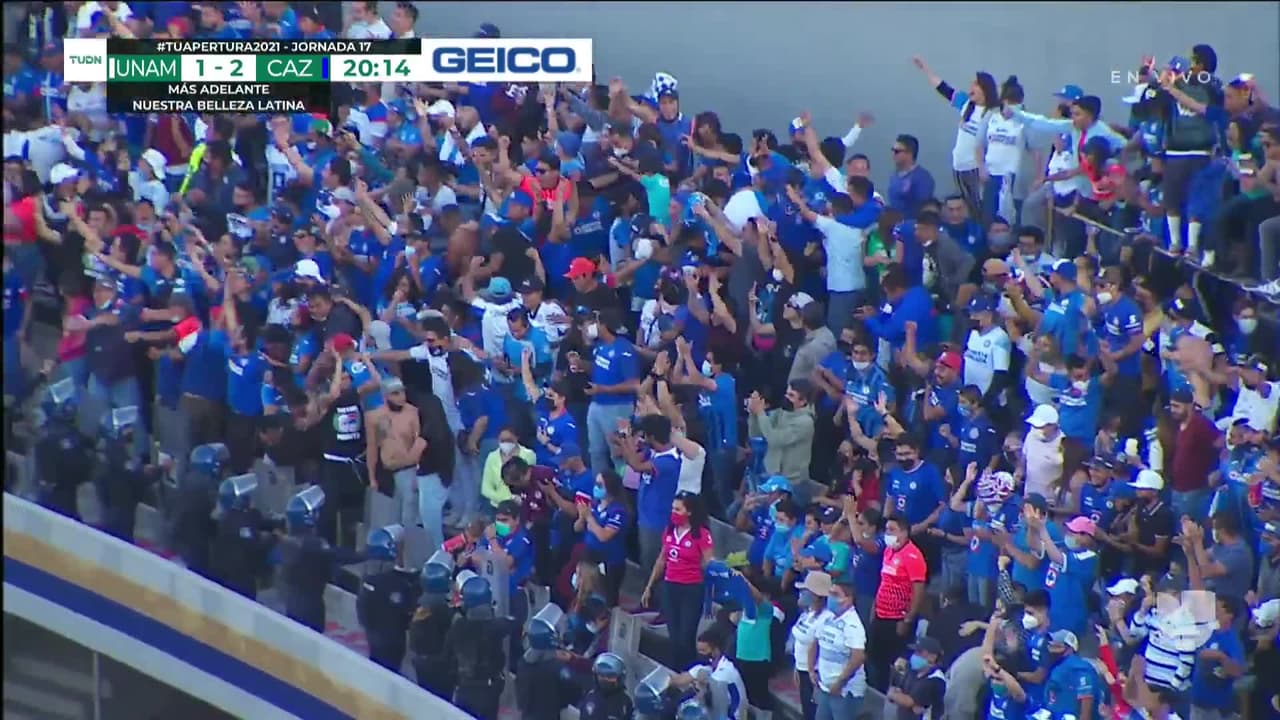 ¡GOL!  anota para Cruz Azul. Roberto Alvarado