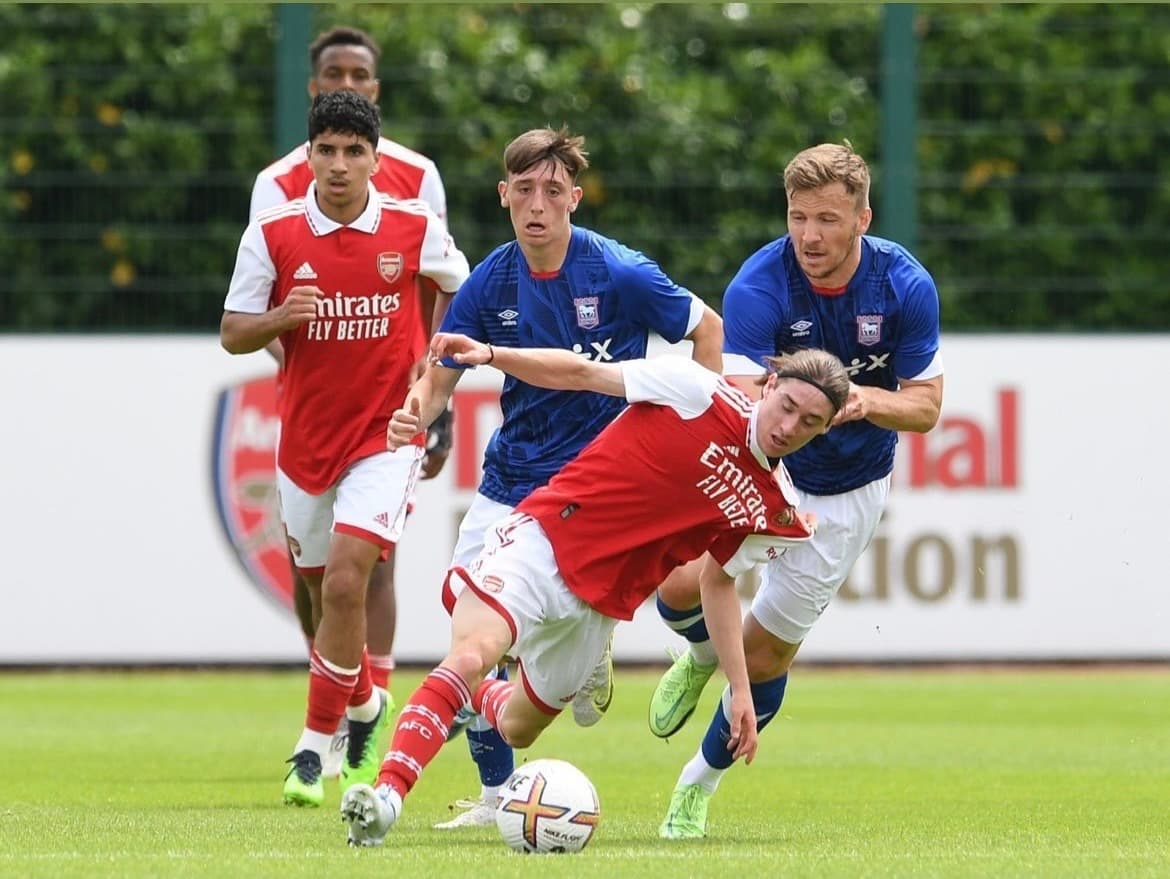 Brutal jugada de Marcelo Flores que casi es gol del Arsenal