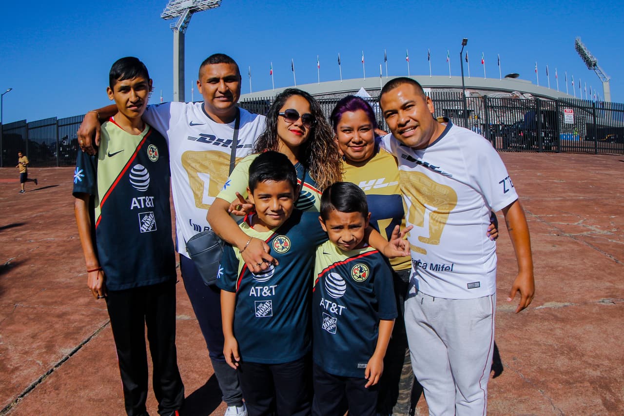 Los fanáticos de Pumas UNAM y América llegaron al estadio Universitario con su colorido y alegría para una nueva edición del Clásico Capitalino en la Jornada 7 del Clausura 2019 en la Liga MX.