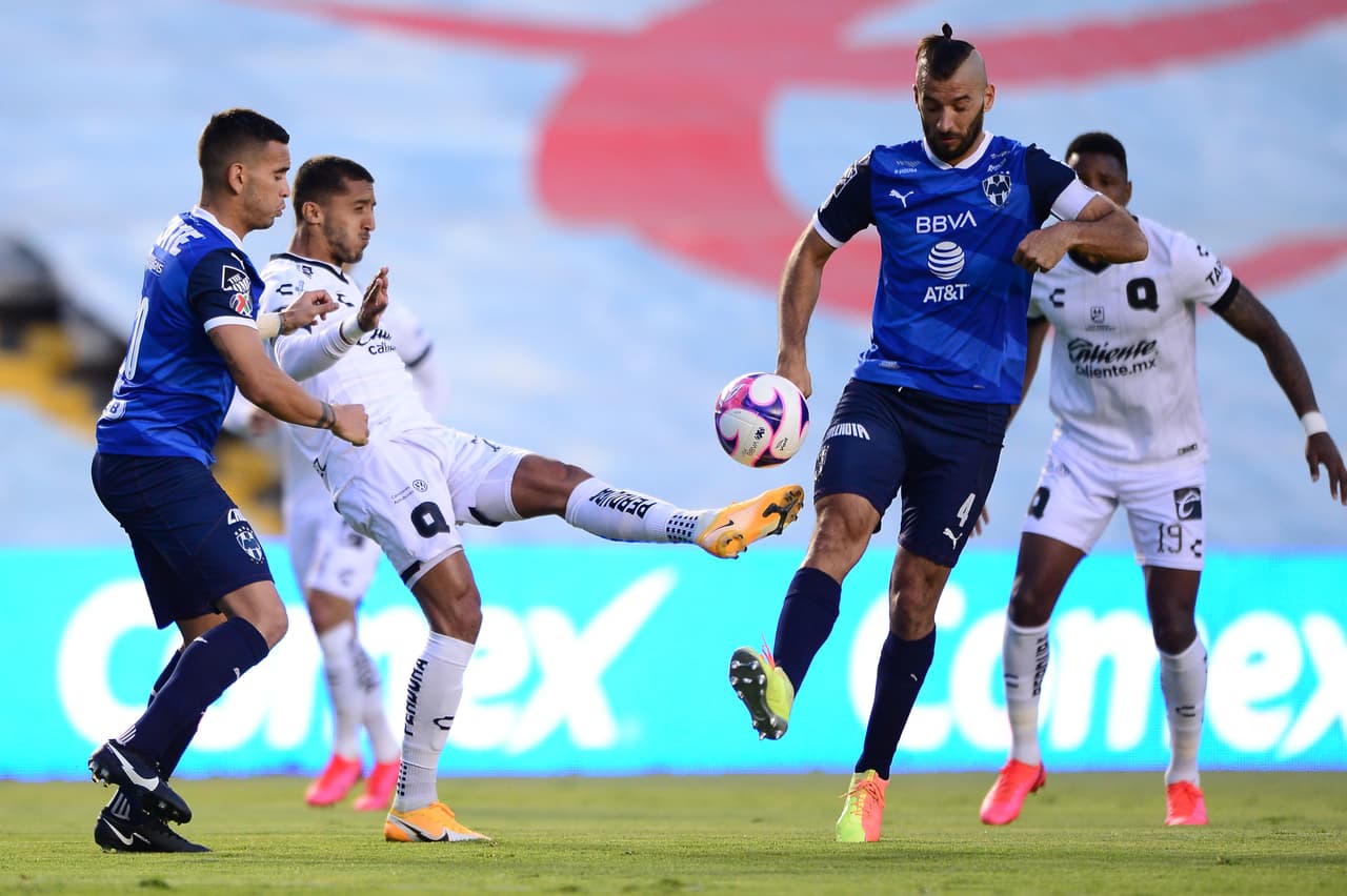 Querétaro aprovecha la velocidad para llegar al área rival.