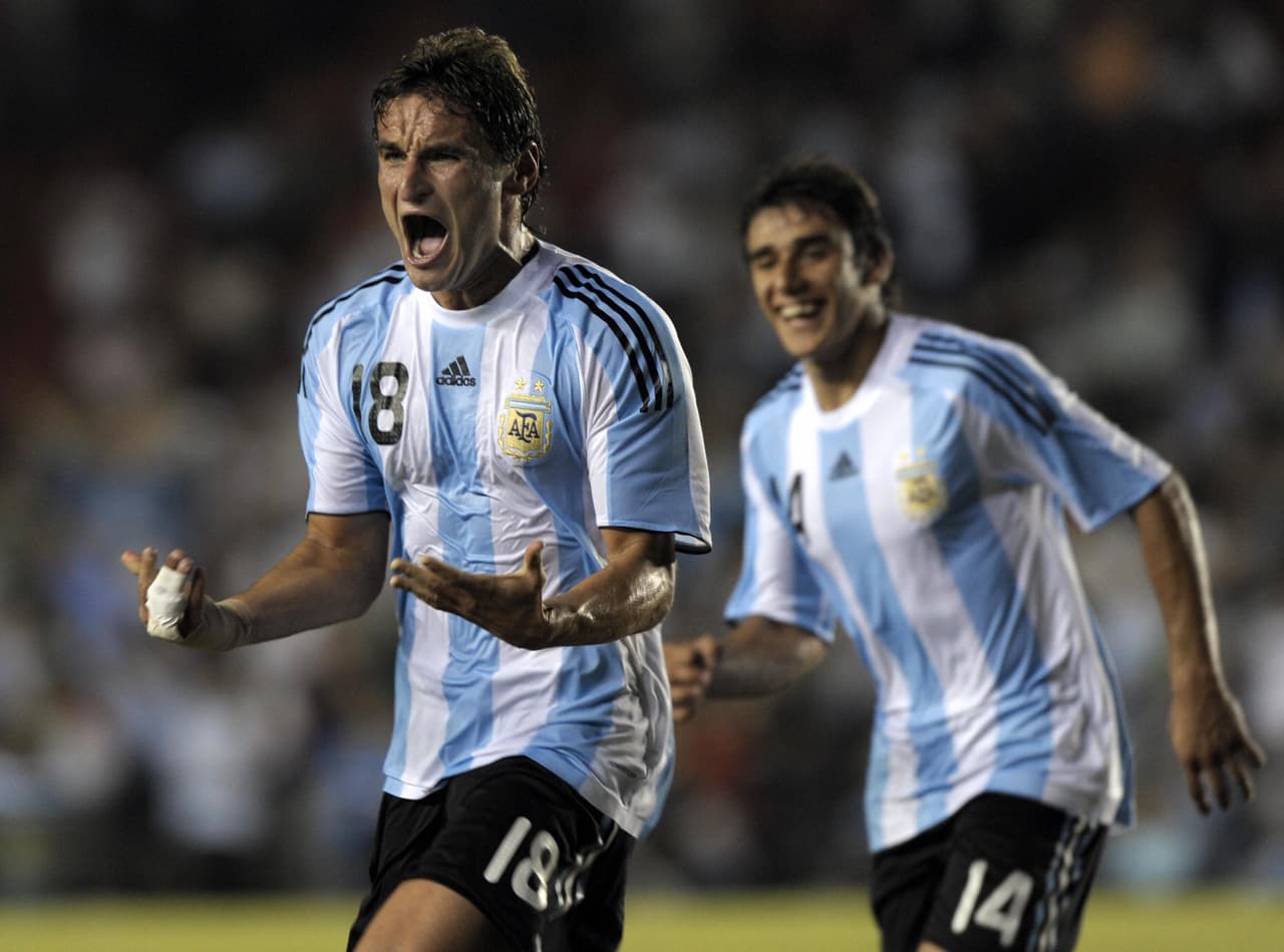 Los argentinos lanzaron una alineación alternativa con Gonzalo Bergessio quien hizo dos goles en ese partido.