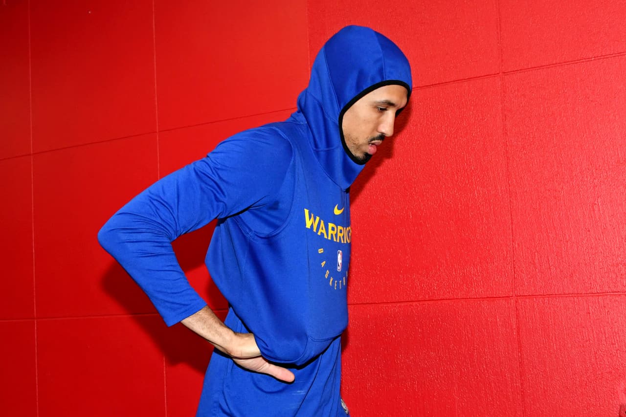 Los aficionados de los Raptors le dieron un toque muy especial a la previa del Juego 2 de las Finales de la NBA dentro y fuera de la Scotiabank Arena. Y dentro del recinto, los jugadores tanto de Toronto como de Golden State afinaban detalles con los calentamientos para estar listos a la hora del Tip-Off.