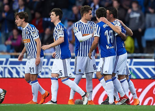 En una jugada de tiro de esquina, Moreno desvió el balón para adelantar a los suyos.