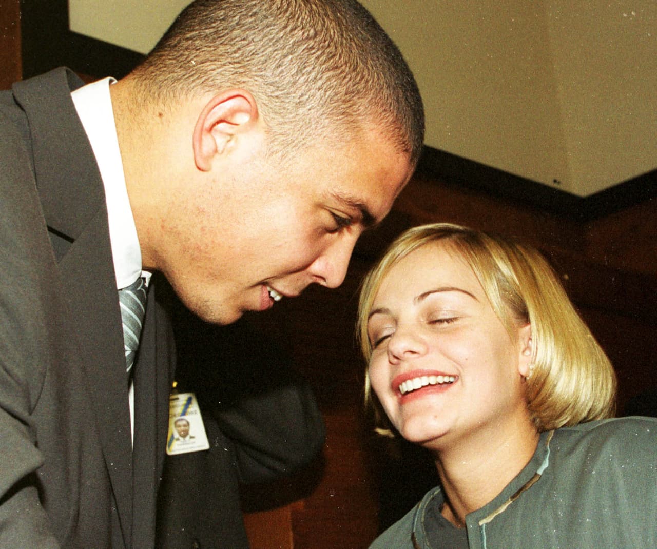 Ronaldo es otro de los futbolistas que ha vivido divorcios en su vida. Primero terminó su matrimonio con Milene Domíngues y después con Bia Antony, con quien tuvo dos hijos.