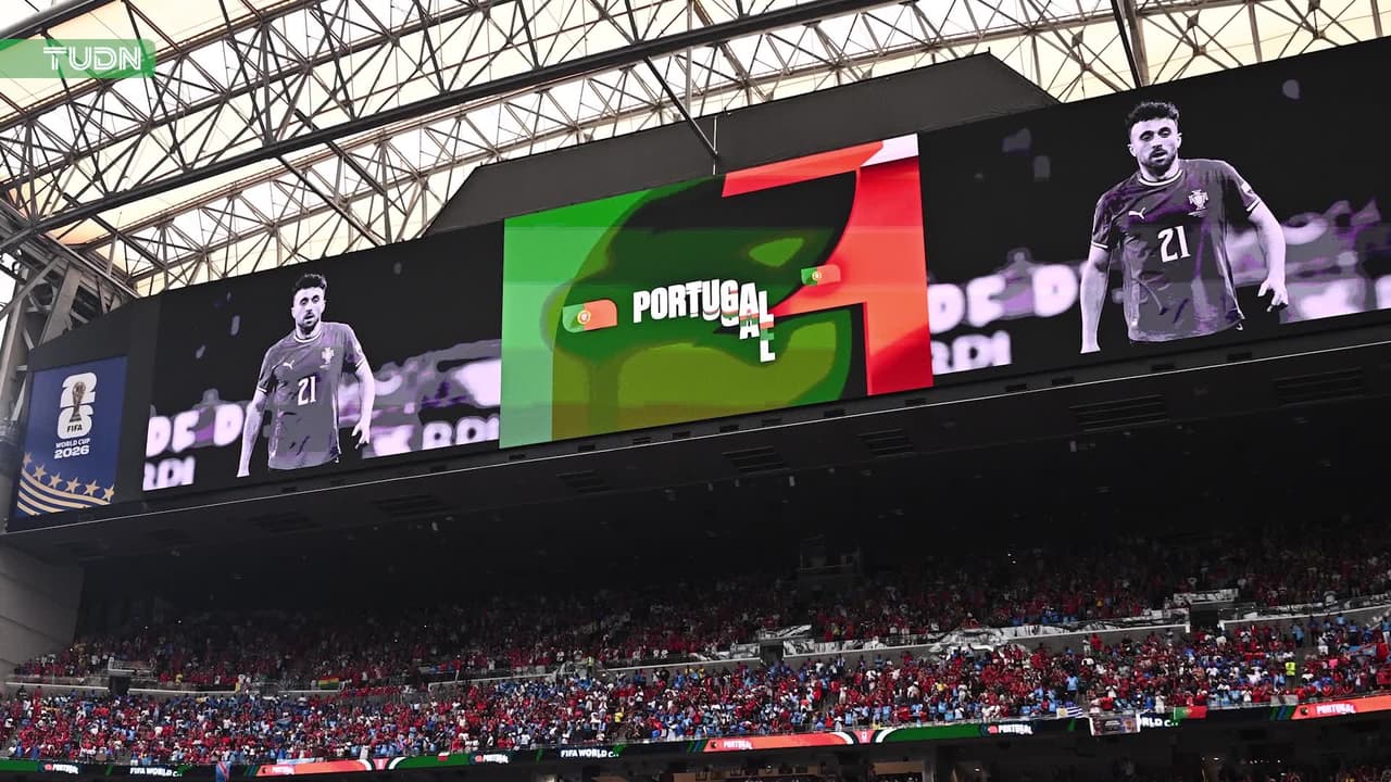 Padres de Diogo Jota presentes en su homenaje en el Portugal vs. RD. Congo