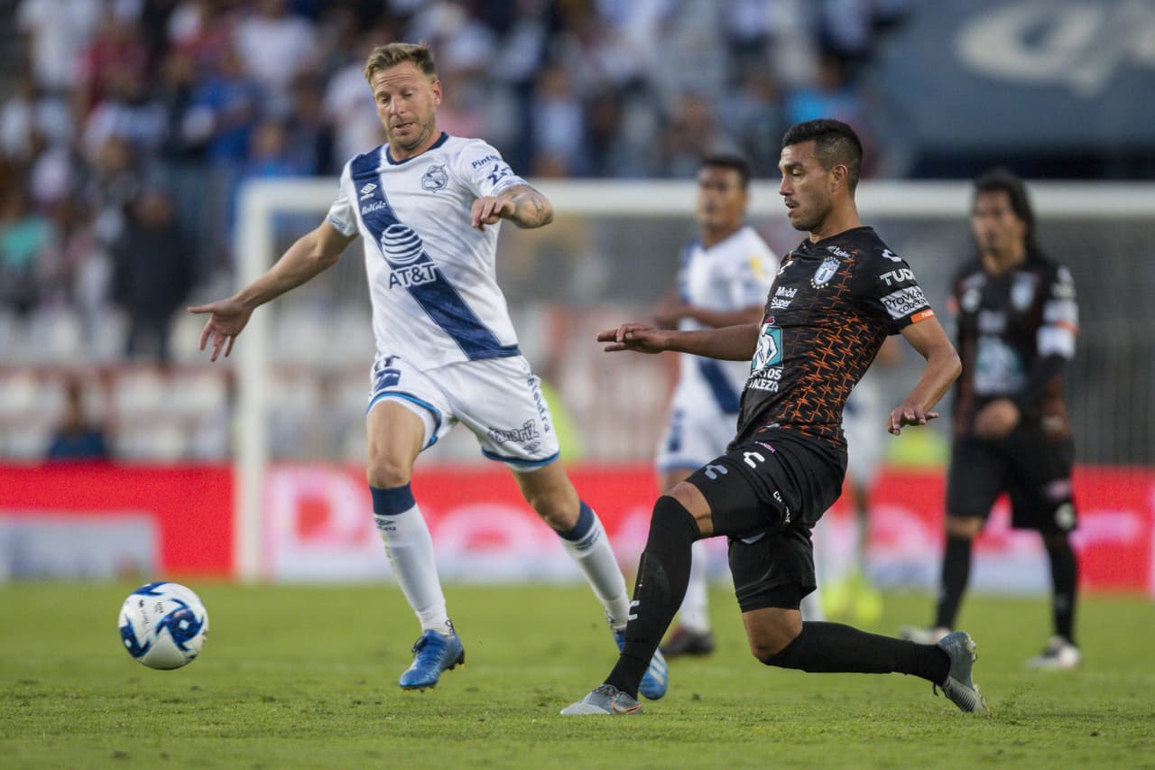 Con solitario gol desde los once pasos de Franco Jara, Pachuca gana y se queda con los tres puntos.