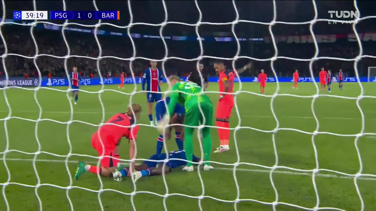 ¡FERMÍN DEJÓ IR EL EMPATE! Grosera falla del #7 del Barça que luego impacta brutalmente a Pacho en la cara
