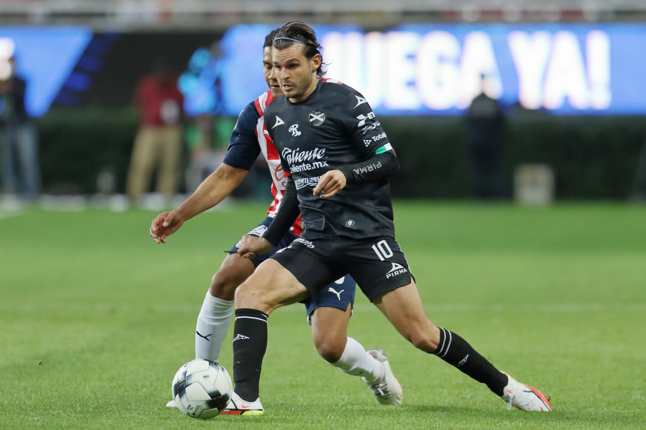 Chivas derrotan con autoridad al Mazatlán en un encuentro en el que hicieron tres goles en cinco minutos.