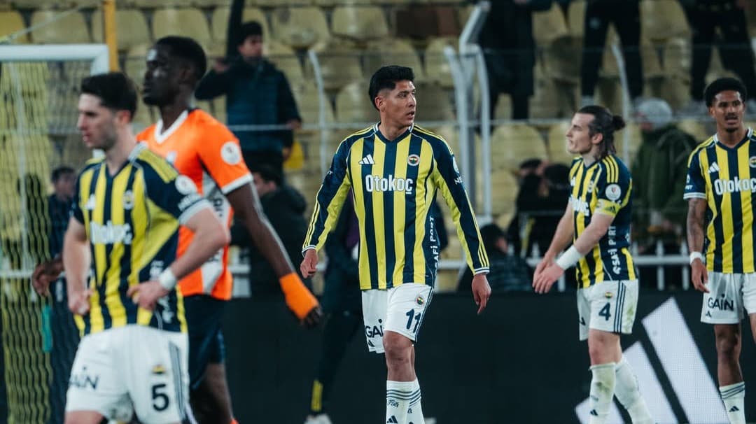 Edson Álvarez no juega en Turquía por decisión del técnico del Fenerbahce