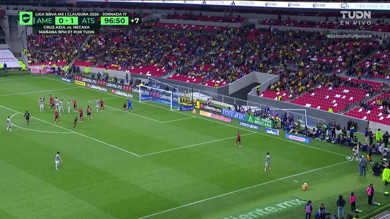 ¡TIRO ATAJADO! disparo por Kevin Álvarez.