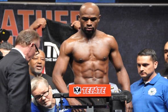 A lo largo de su carrera Floyd Mayweather Jr tiene un promedio de 231.6 golpes conectados por pelea, producto de 500.3 lanzados. Su porcentaje de acierto es de 46.3%.