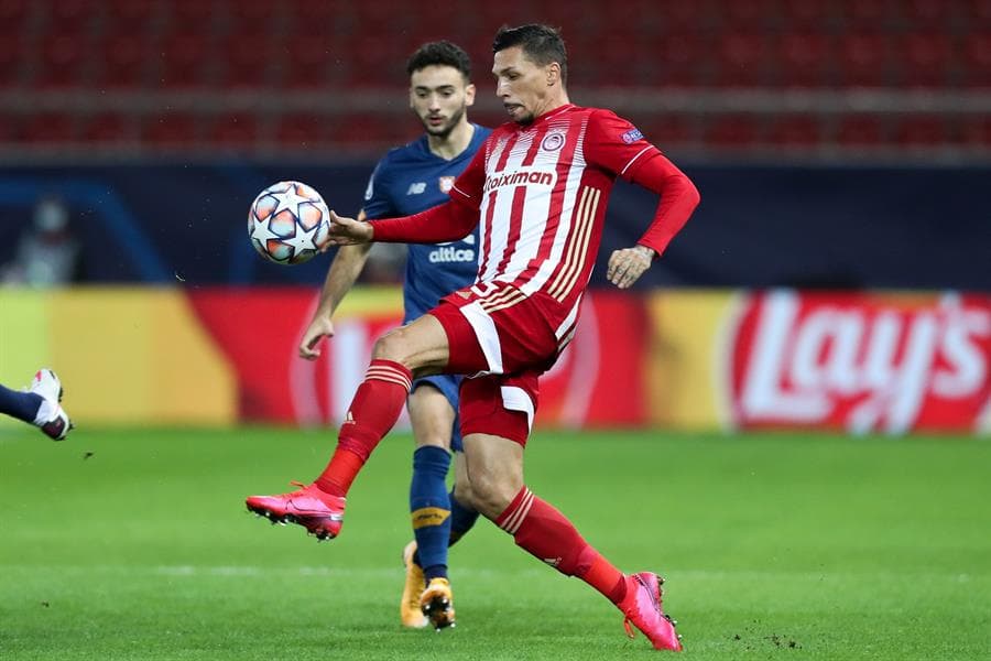 El Porto sella su victoria ante el Olympiacos con dos goles y gana su boleto a la siguiente fase. Los tantos corrieron a cargo de Otavio al minuto 10, seguido de Mateus Uribe al 77 en la última jornada de la UEFA Champions League.