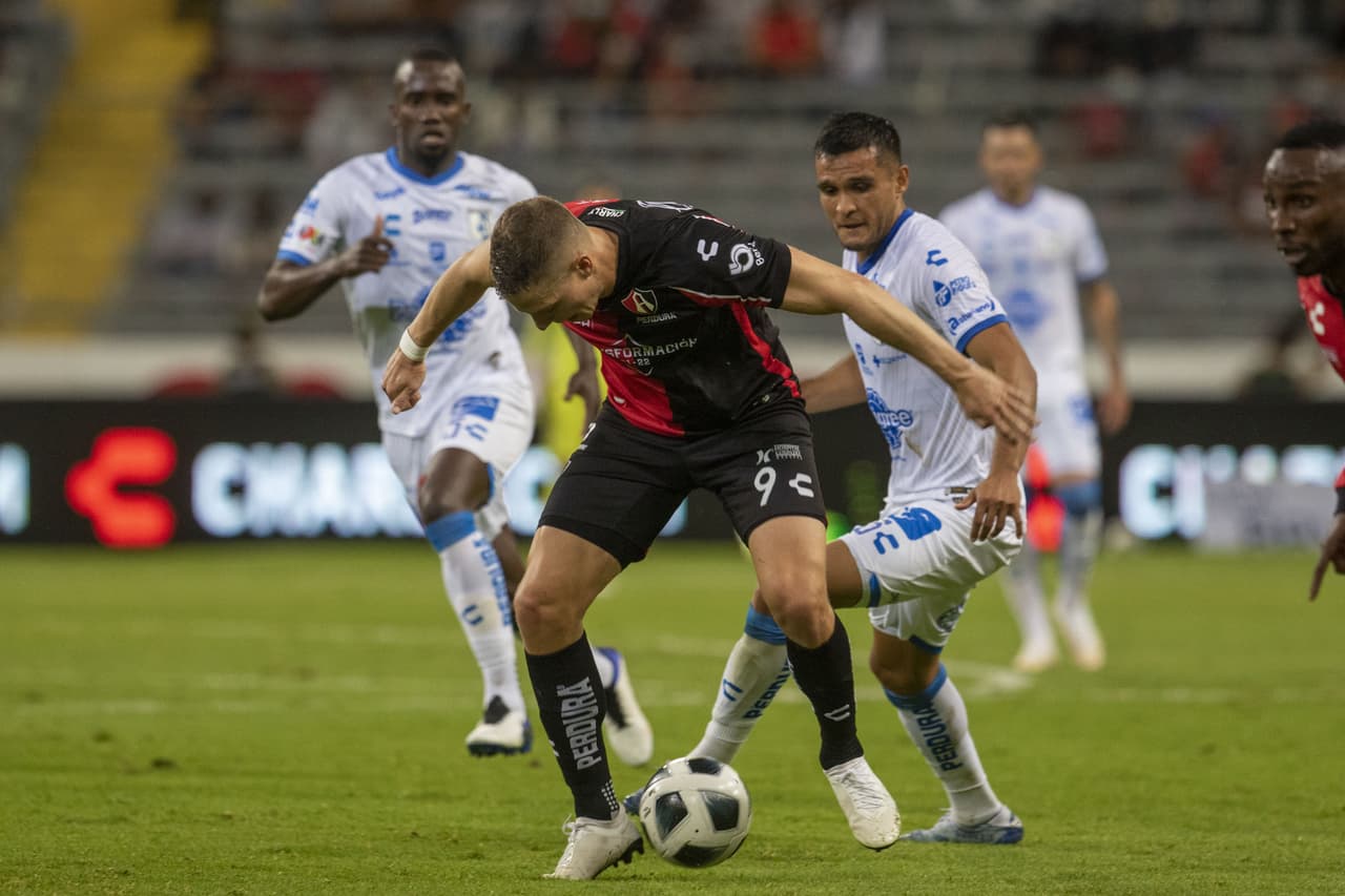 Julio Furch y Christopher Trejo son los encargados de anotar en la victoria 2-0 sobre Querétaro.